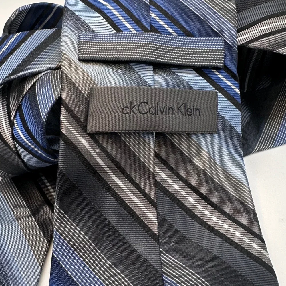 ck Calvin Klein‎ Silk Sophisticated Necktie Striped Blue Gray Business Career